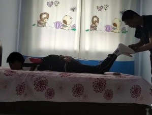 白袜调教男男videochinese,白袜调教：男男之间的私密互动视频